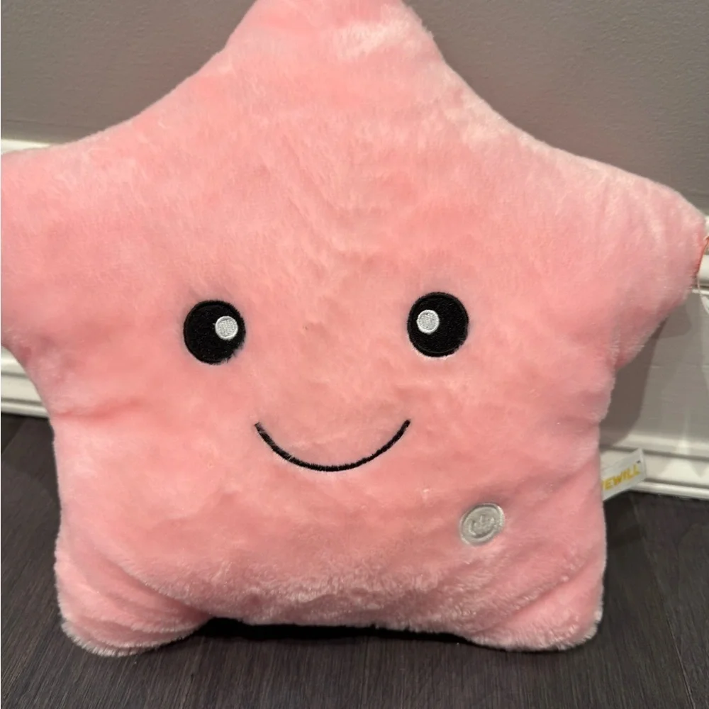 NWT We Will Smiling Pink Star Electronic  Light-Up Plush Toy Stuffed Animal Girl